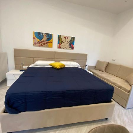 Flo' Hotel Наполи Екстериор снимка