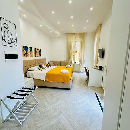 Flo' Hotel Наполи Екстериор снимка