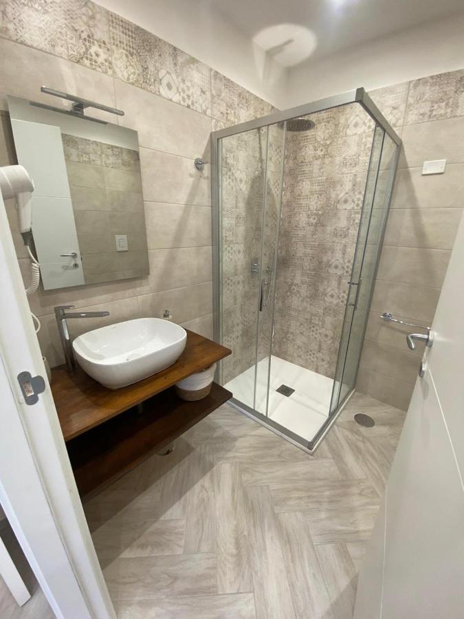 Flo' Hotel Наполи Екстериор снимка