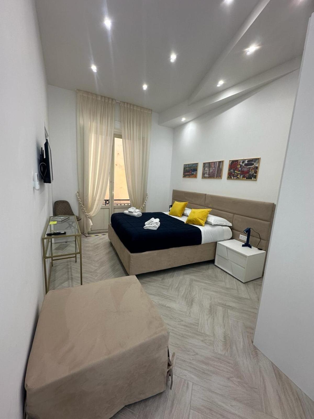 Flo' Hotel Наполи Екстериор снимка