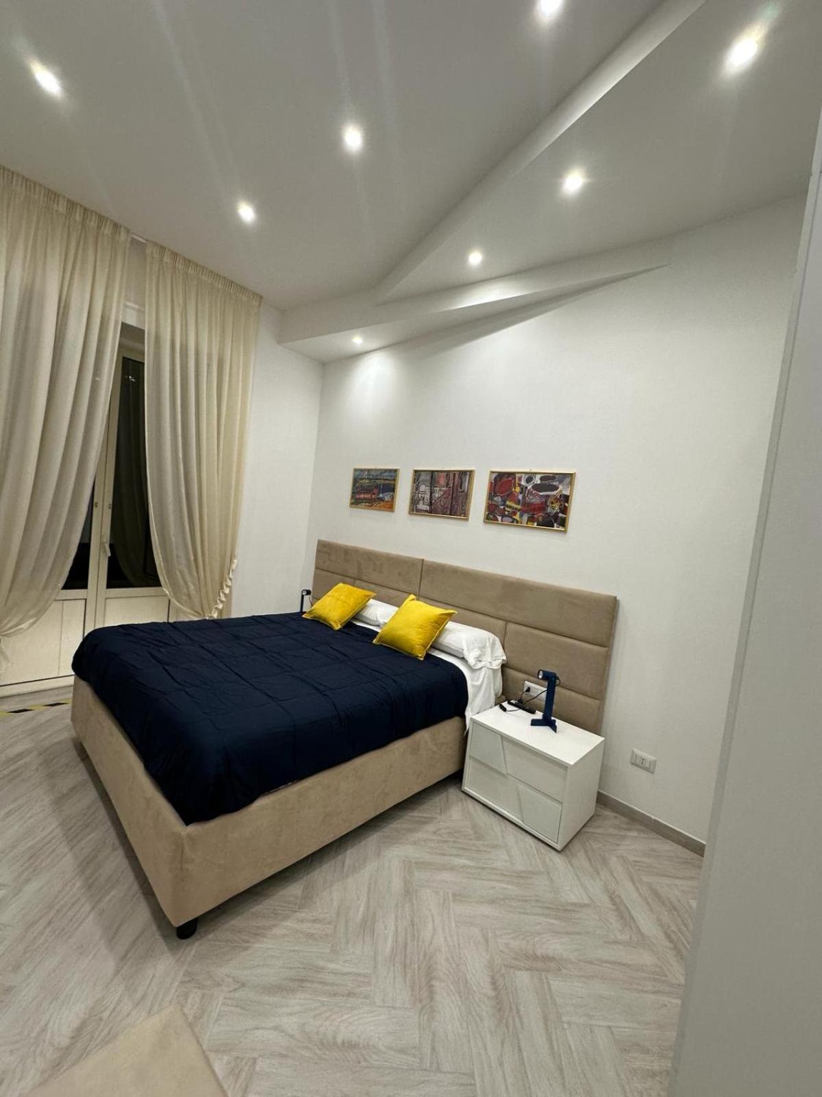 Flo' Hotel Наполи Екстериор снимка