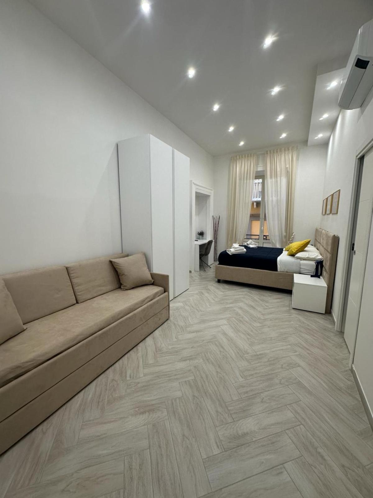 Flo' Hotel Наполи Екстериор снимка