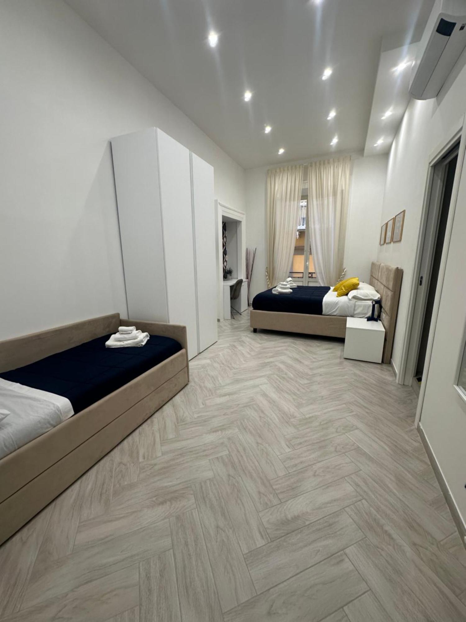 Flo' Hotel Наполи Екстериор снимка