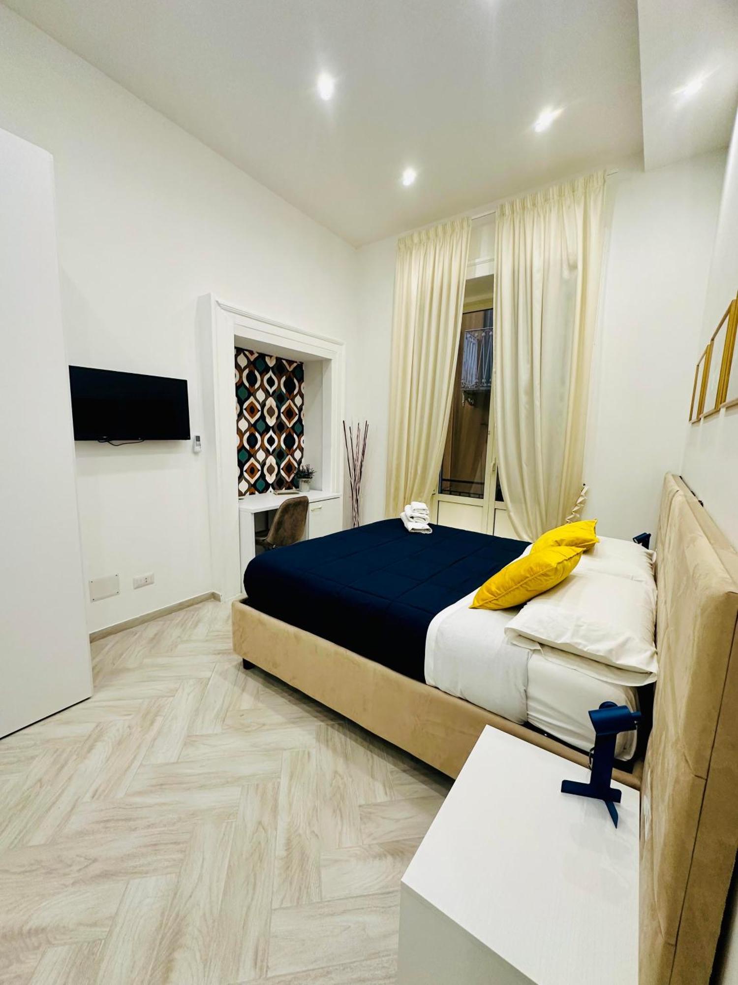 Flo' Hotel Наполи Екстериор снимка