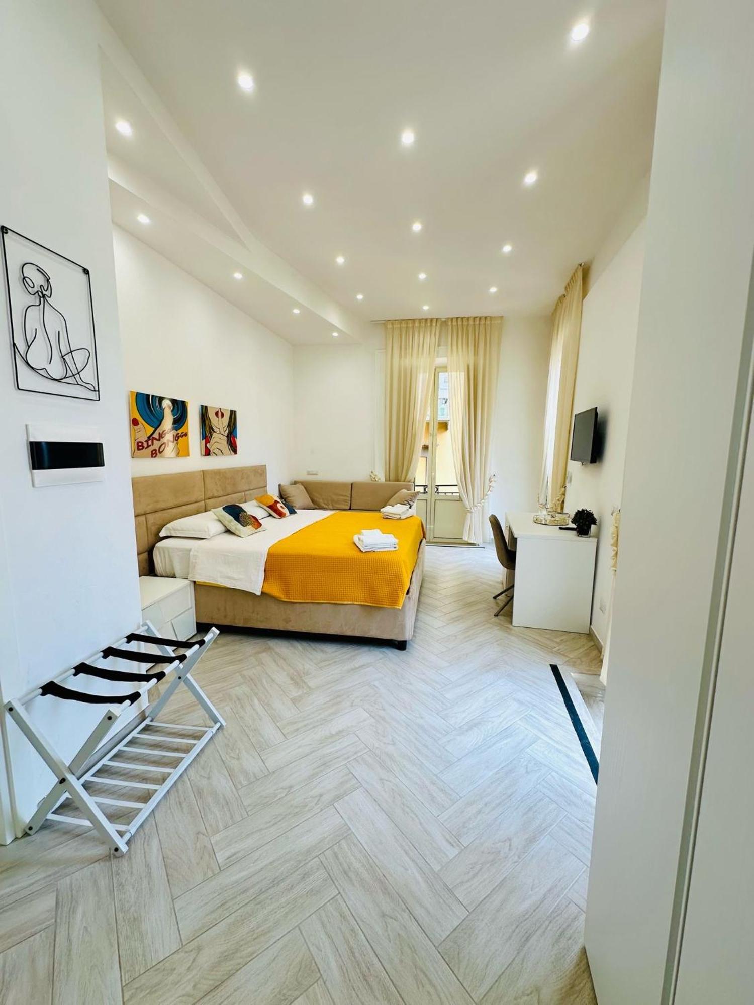 Flo' Hotel Наполи Екстериор снимка