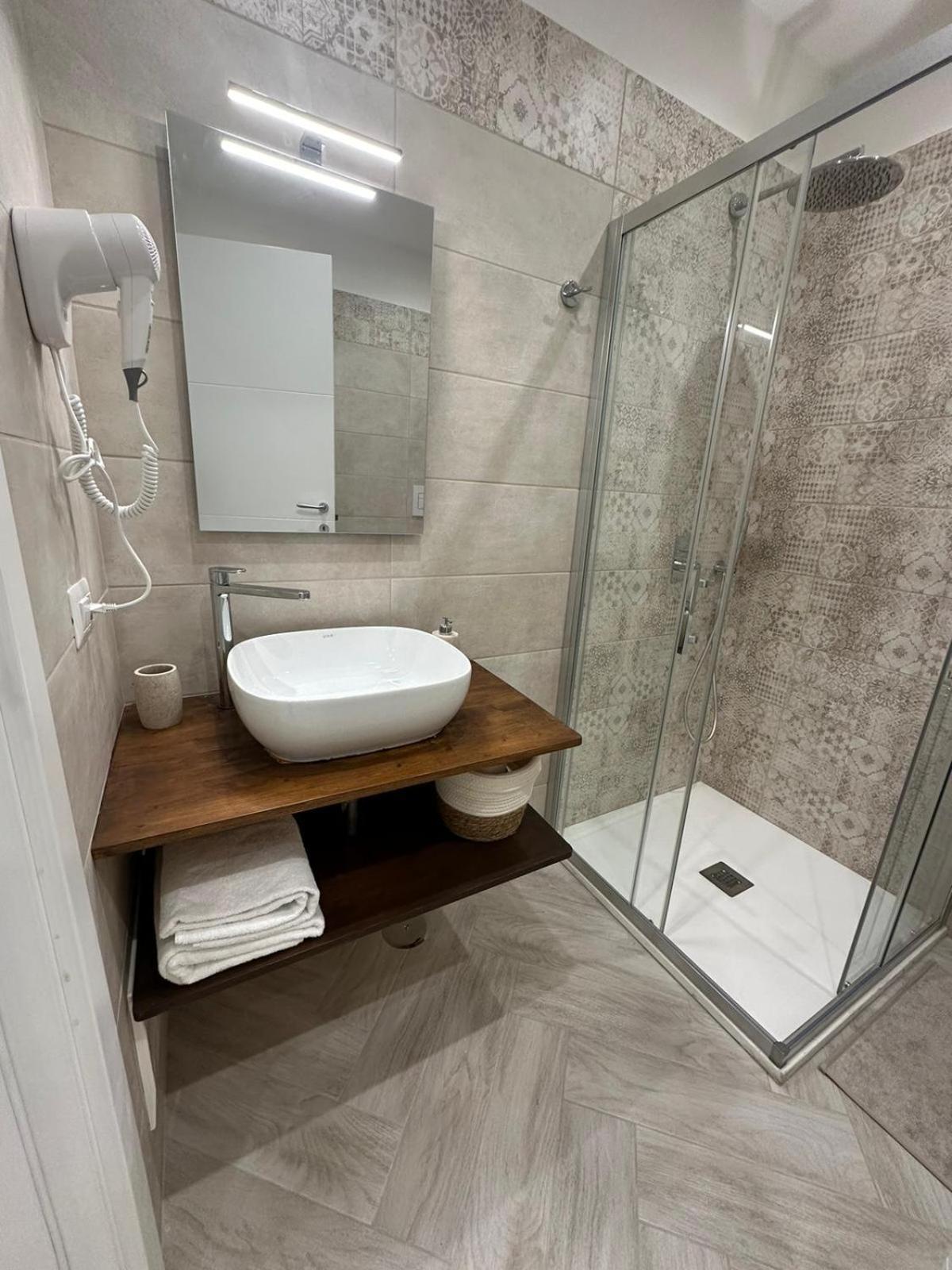 Flo' Hotel Наполи Екстериор снимка