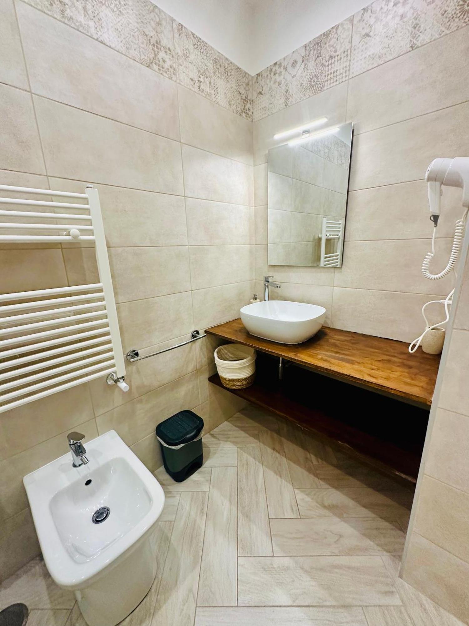 Flo' Hotel Наполи Екстериор снимка